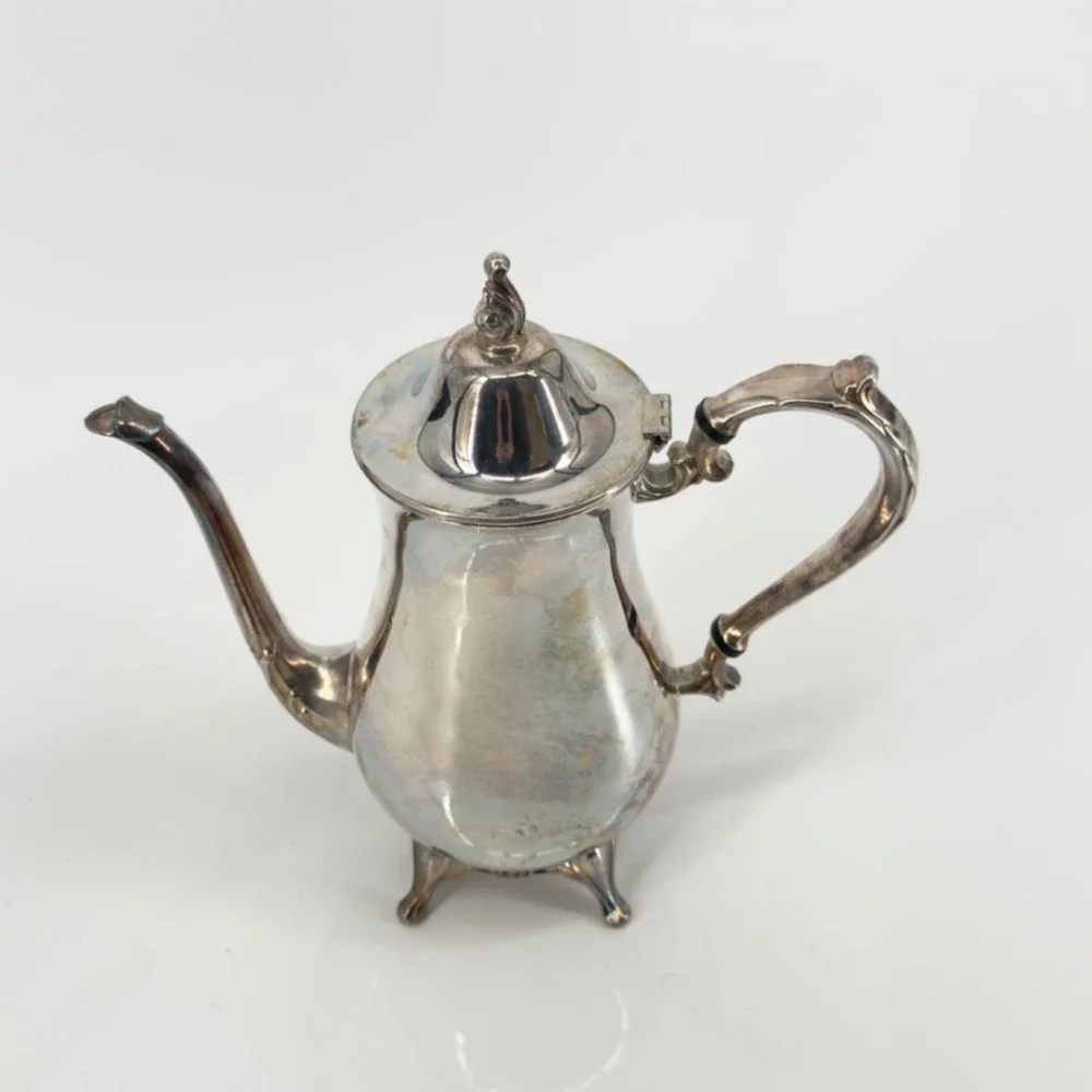 Oneida Silver Plated Coffee Pot Vintage Footed Tea Server with Hinged Lid